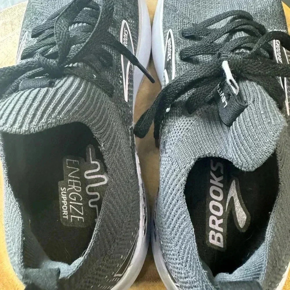 Brooks Levitate 5 Stealth Fit Gray-Purple Women's Running Shoes Size 7.5 - Picture 4 of 8